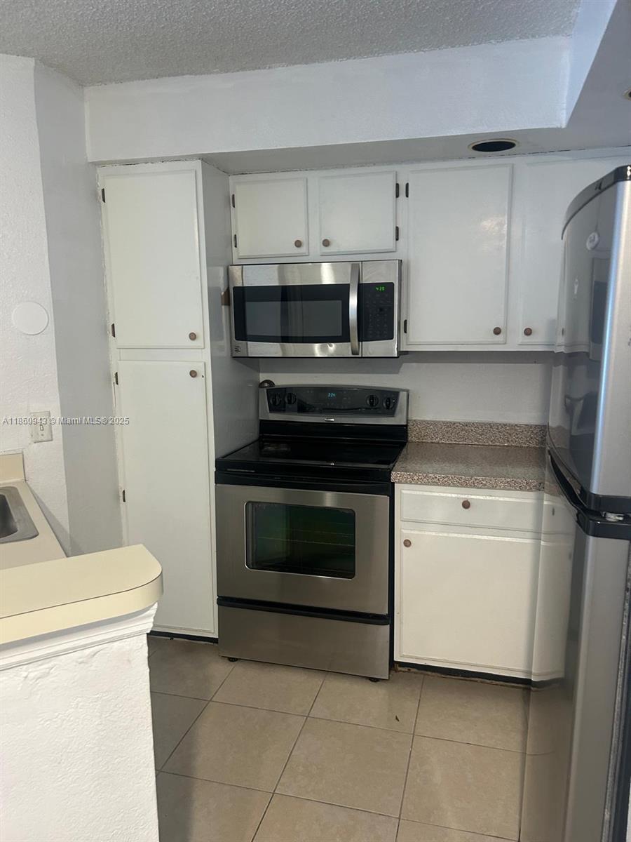 CORAL KEY CONDO - Residential Lease