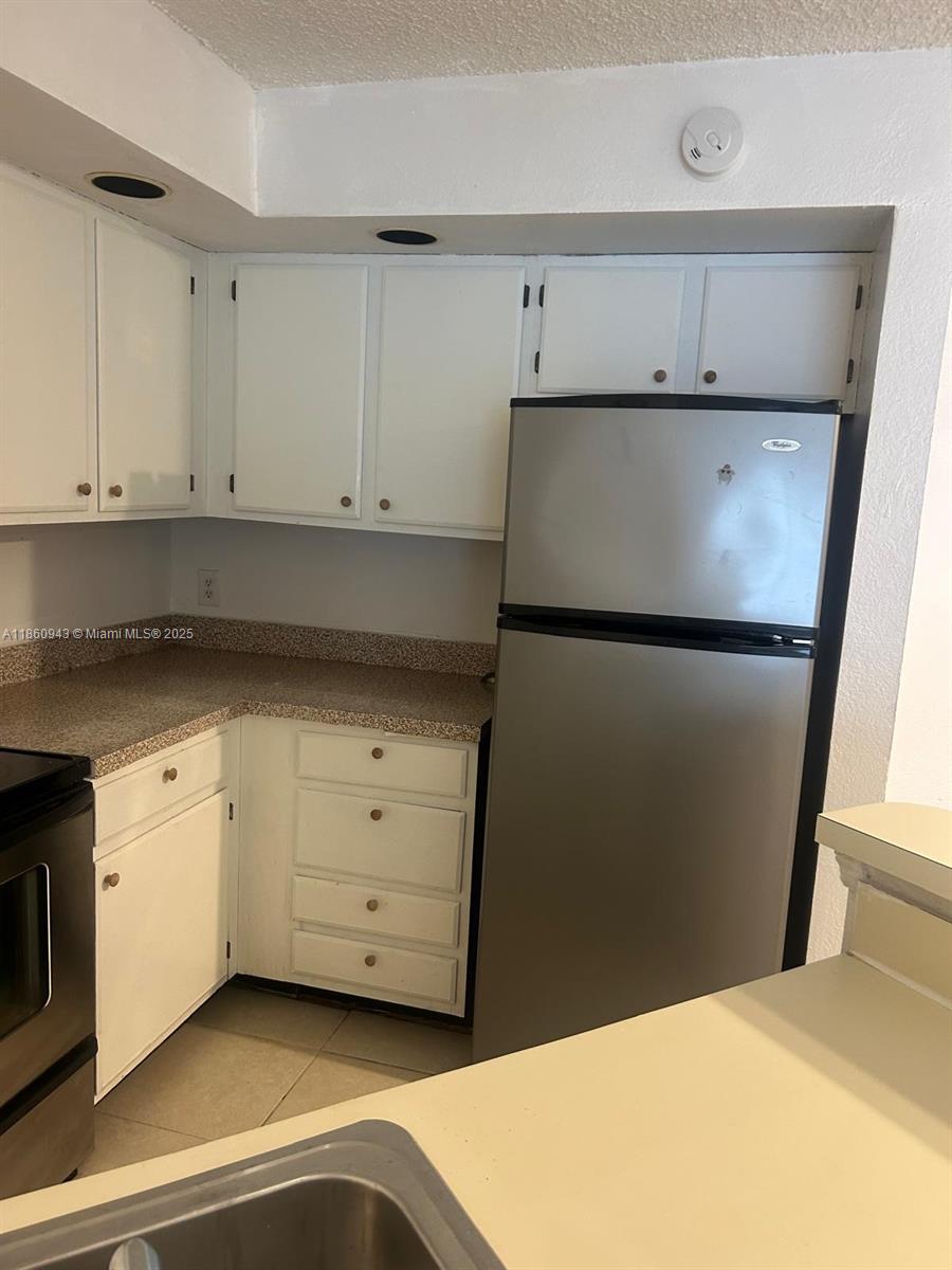 CORAL KEY CONDO - Residential Lease