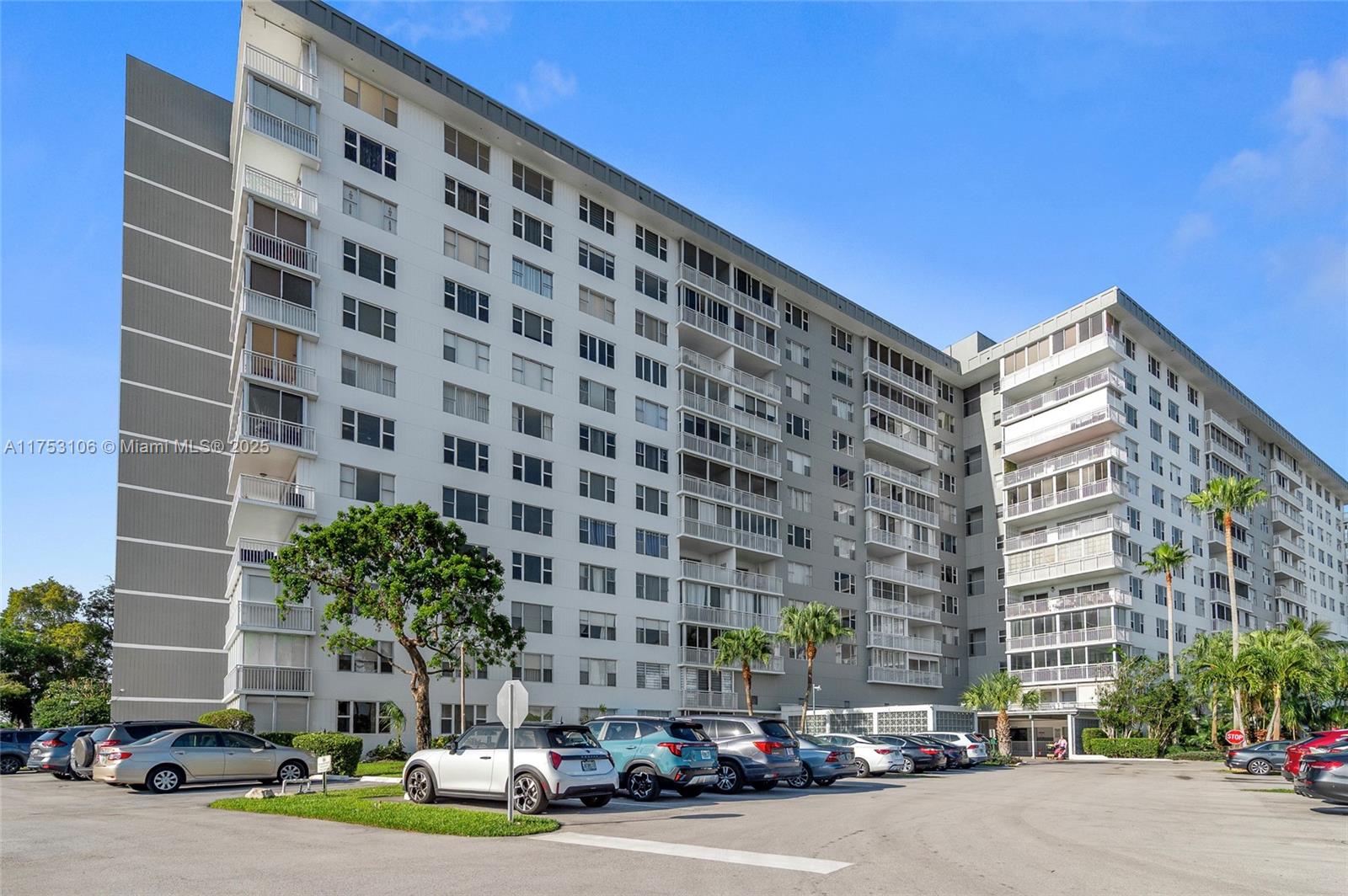 Property for Sale at 3800 Hillcrest Dr 815, Hollywood, Broward County, Florida - Bedrooms: 2 
Bathrooms: 2  - $329,000