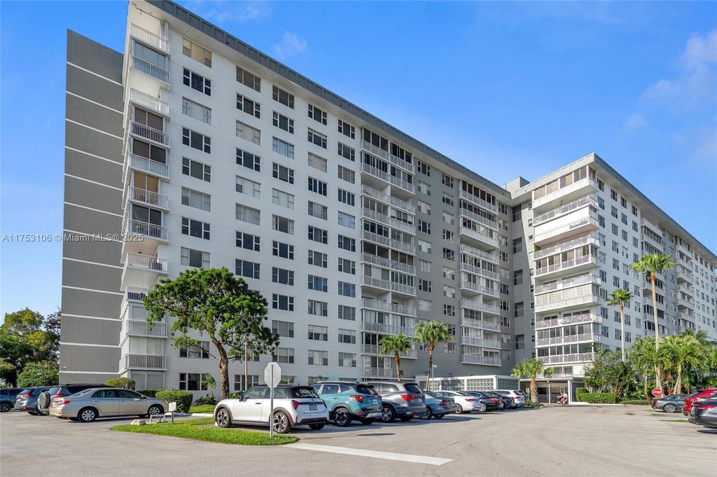 Photo of 3800 Hillcrest Dr #815, Hollywood, FL 33021 (MLS # A11753106)