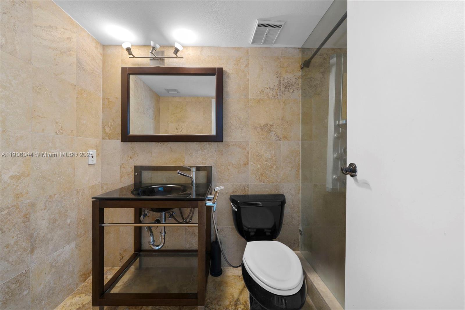 THE GRANDVIEW PALACE COND - Residential Lease