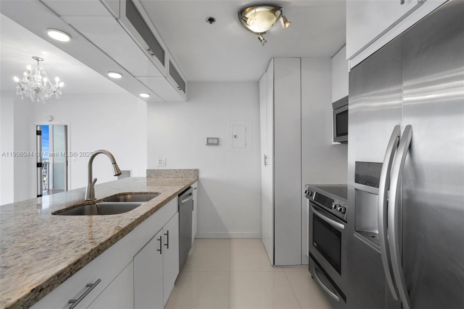 THE GRANDVIEW PALACE COND - Residential Lease