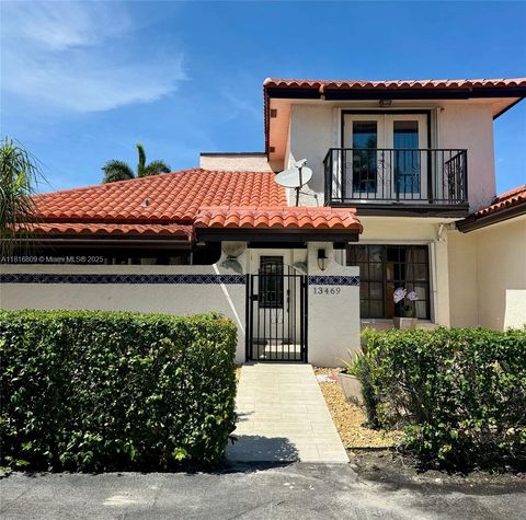 Photo of 13469 Fountain View Blvd, Wellington, FL 33414 (MLS # A11816809)