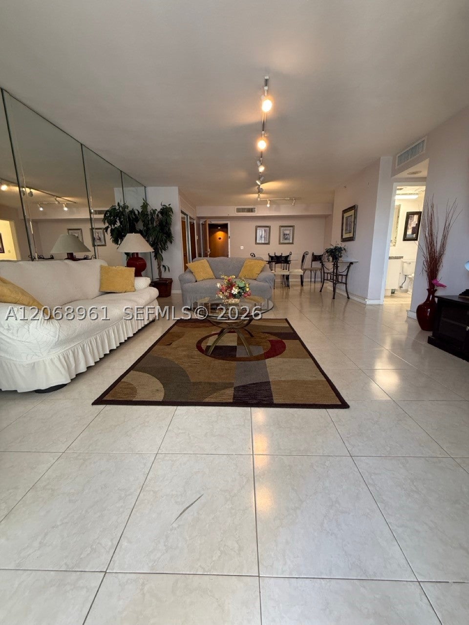 9195 Collins Ave 512
