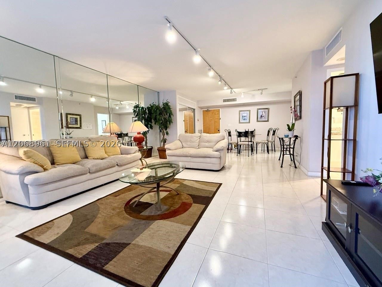 9195 Collins Ave 512