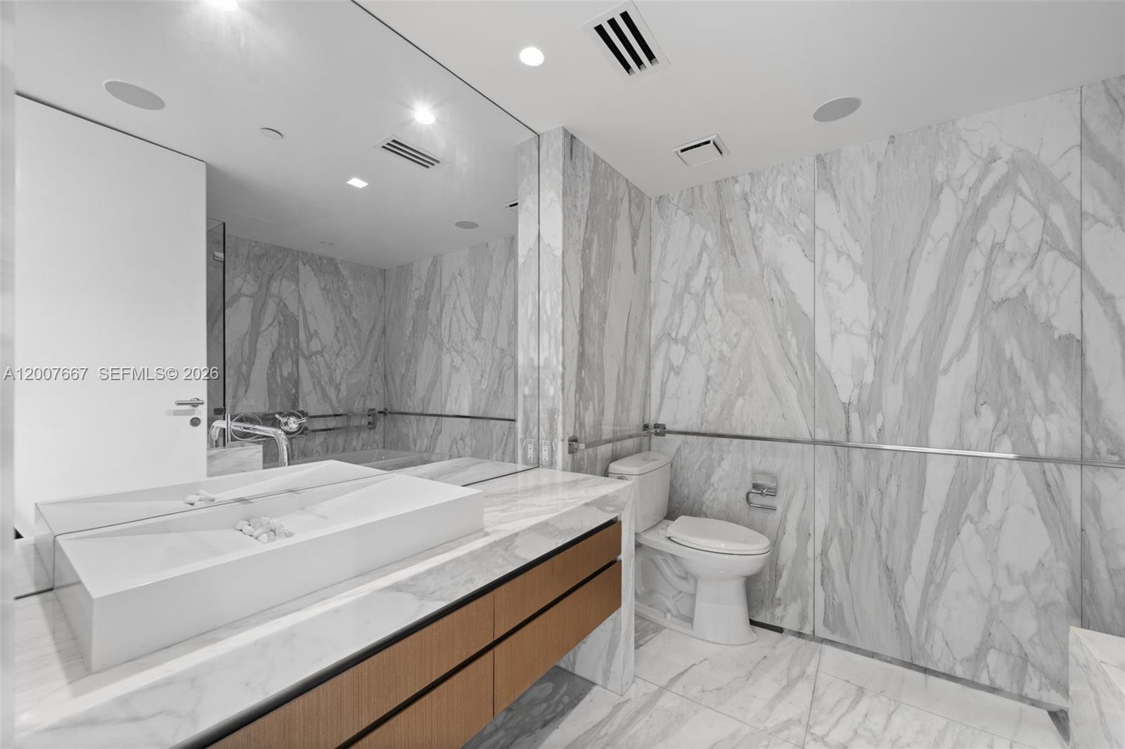 BAL HARBOUR TOWER CONDO - Residential