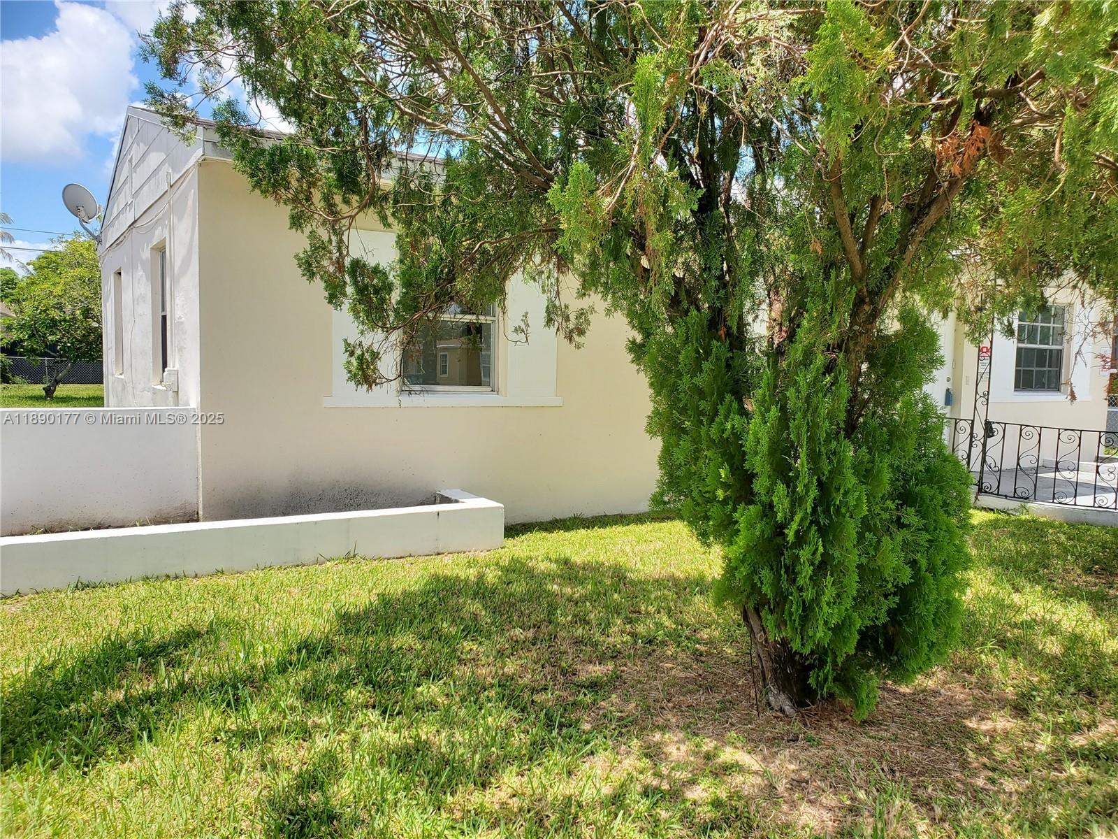 BISCAYNE HIGHLANDS - Residential Lease