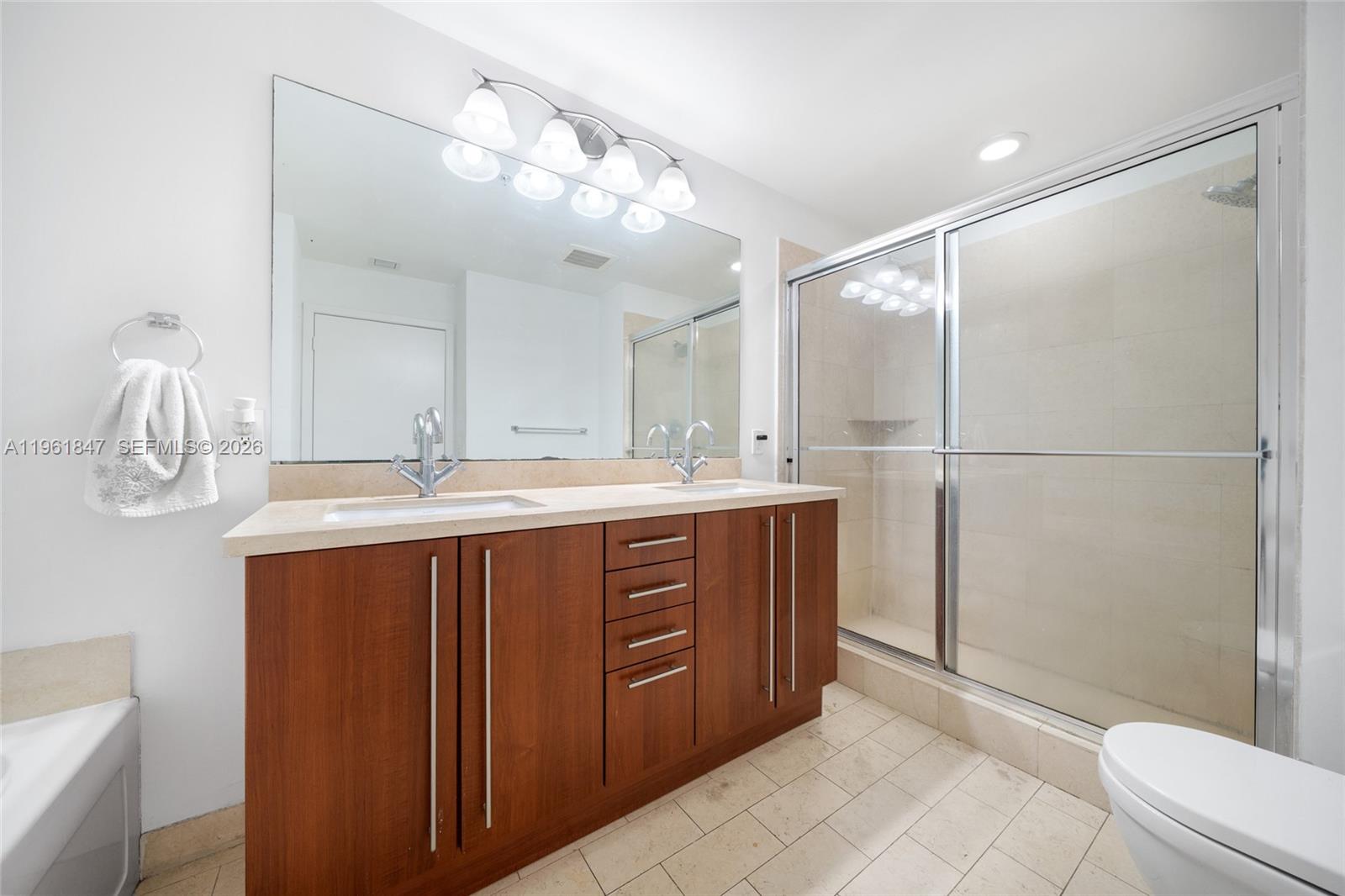 THE AXIS ON BRICKELL II C - Residential