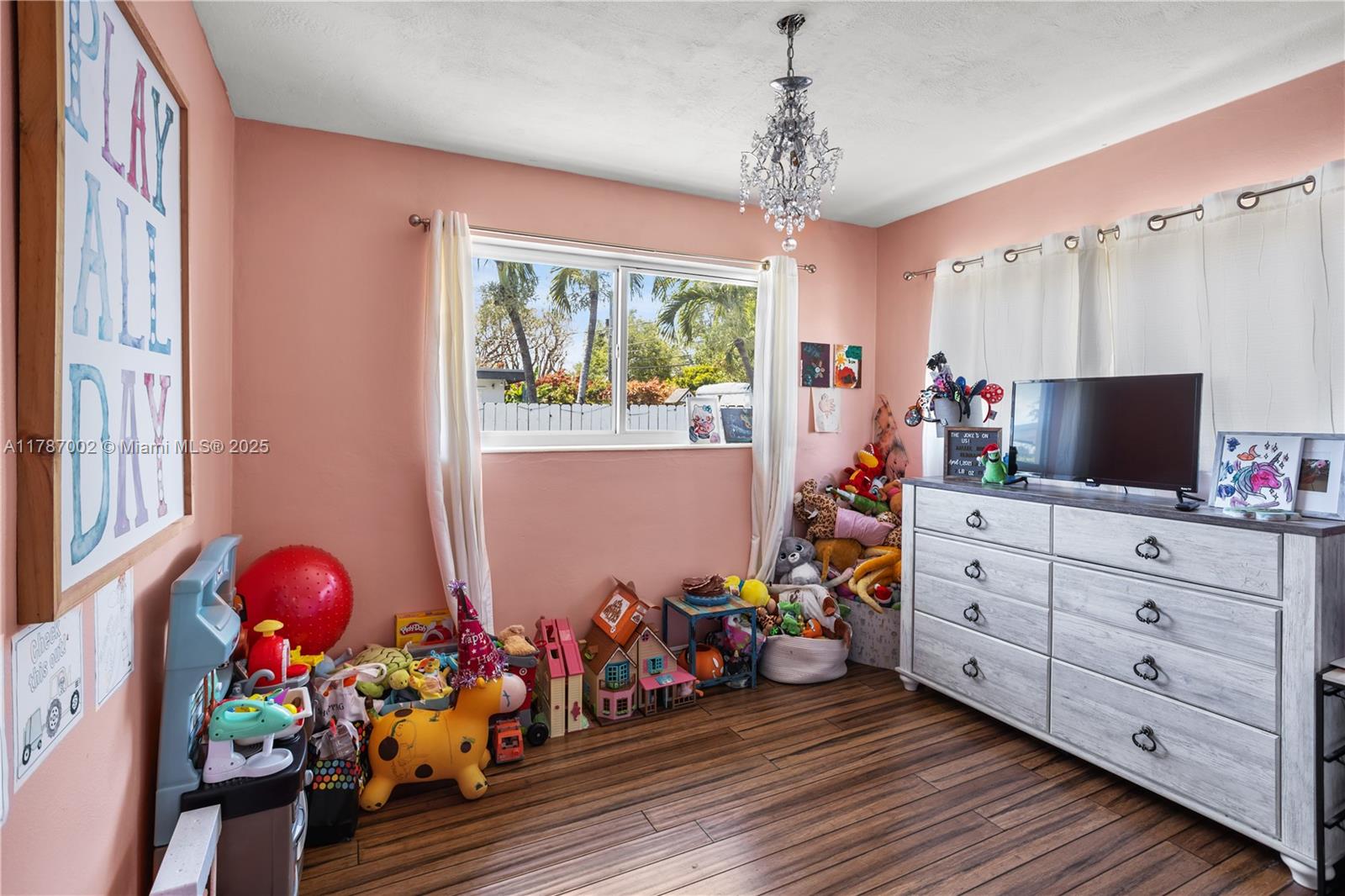 PINE TREE MANOR SEC 4 - Residential