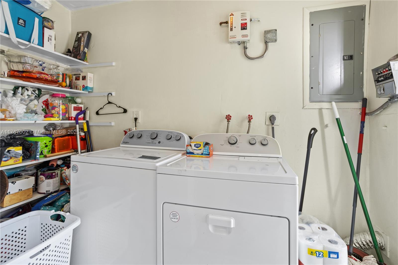 PINE TREE MANOR SEC 4 - Residential