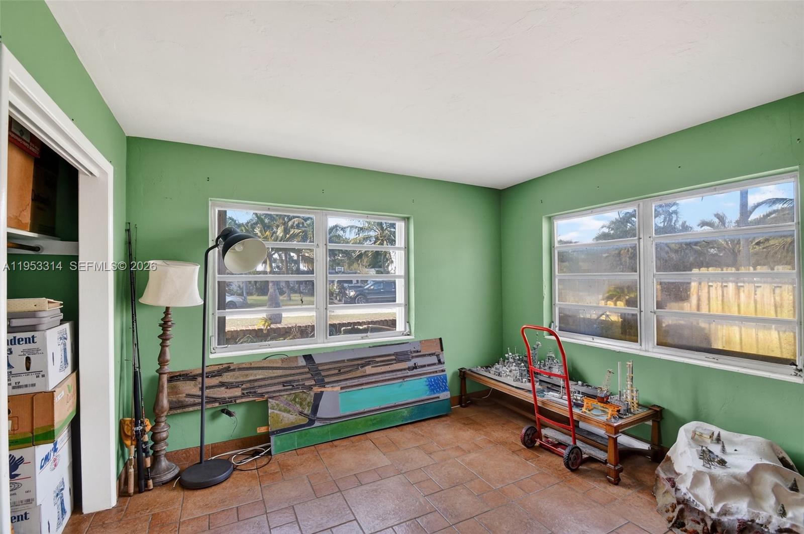 LAKE OSBORNE ESTATES 6 - Residential