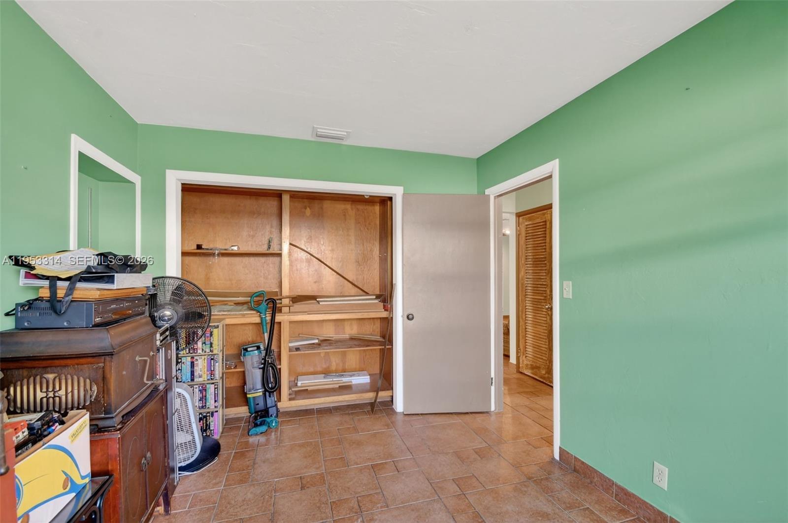 LAKE OSBORNE ESTATES 6 - Residential