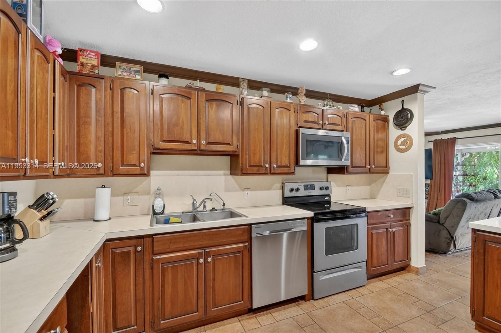 LAKE OSBORNE ESTATES 6 - Residential