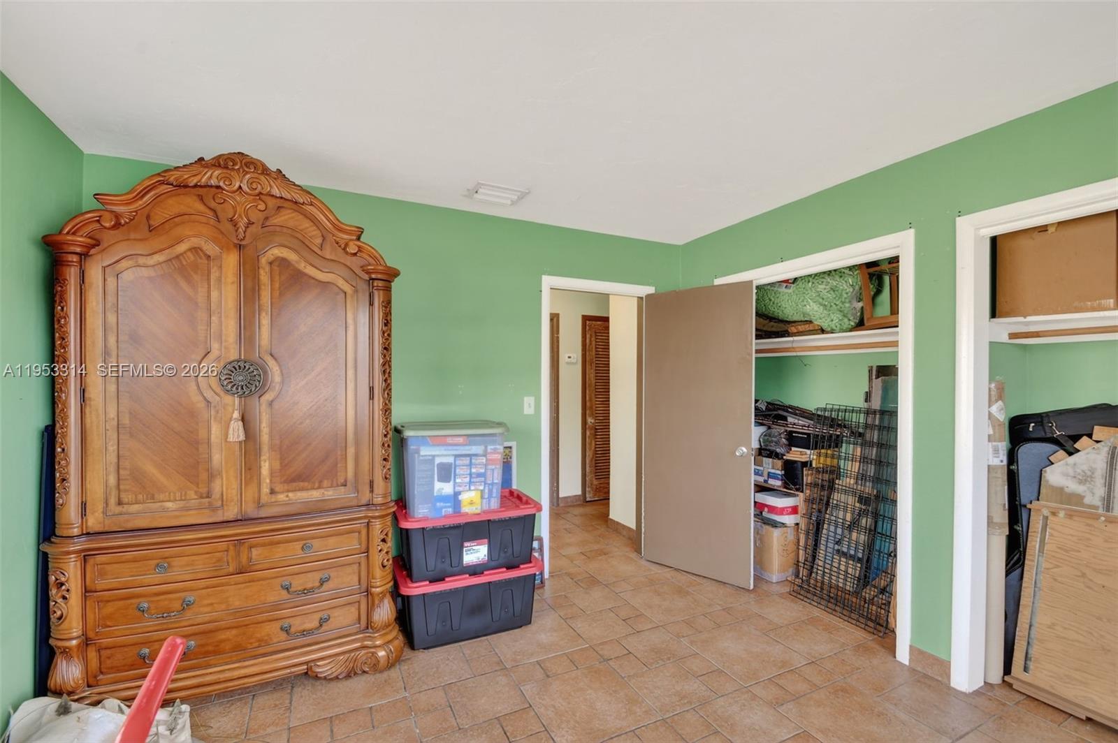 LAKE OSBORNE ESTATES 6 - Residential