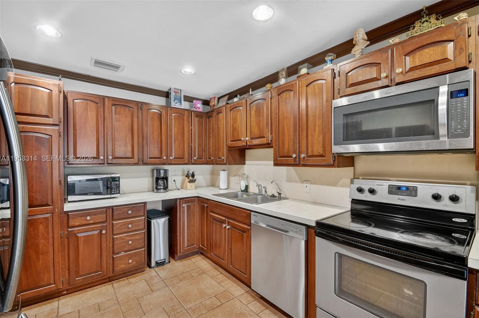 LAKE OSBORNE ESTATES 6 - Residential