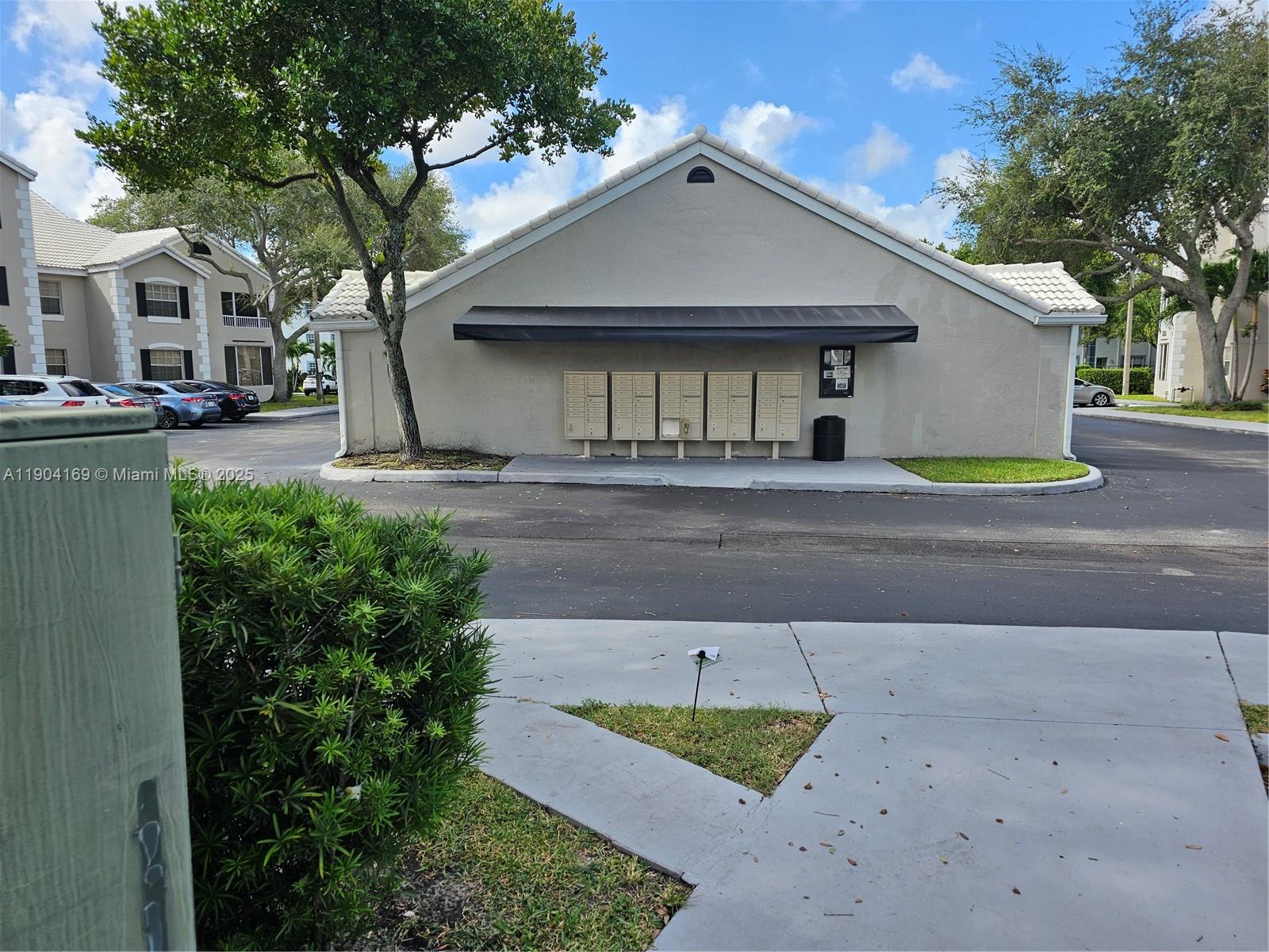 LAKEVIEW CLUB CONDO - Residential Lease