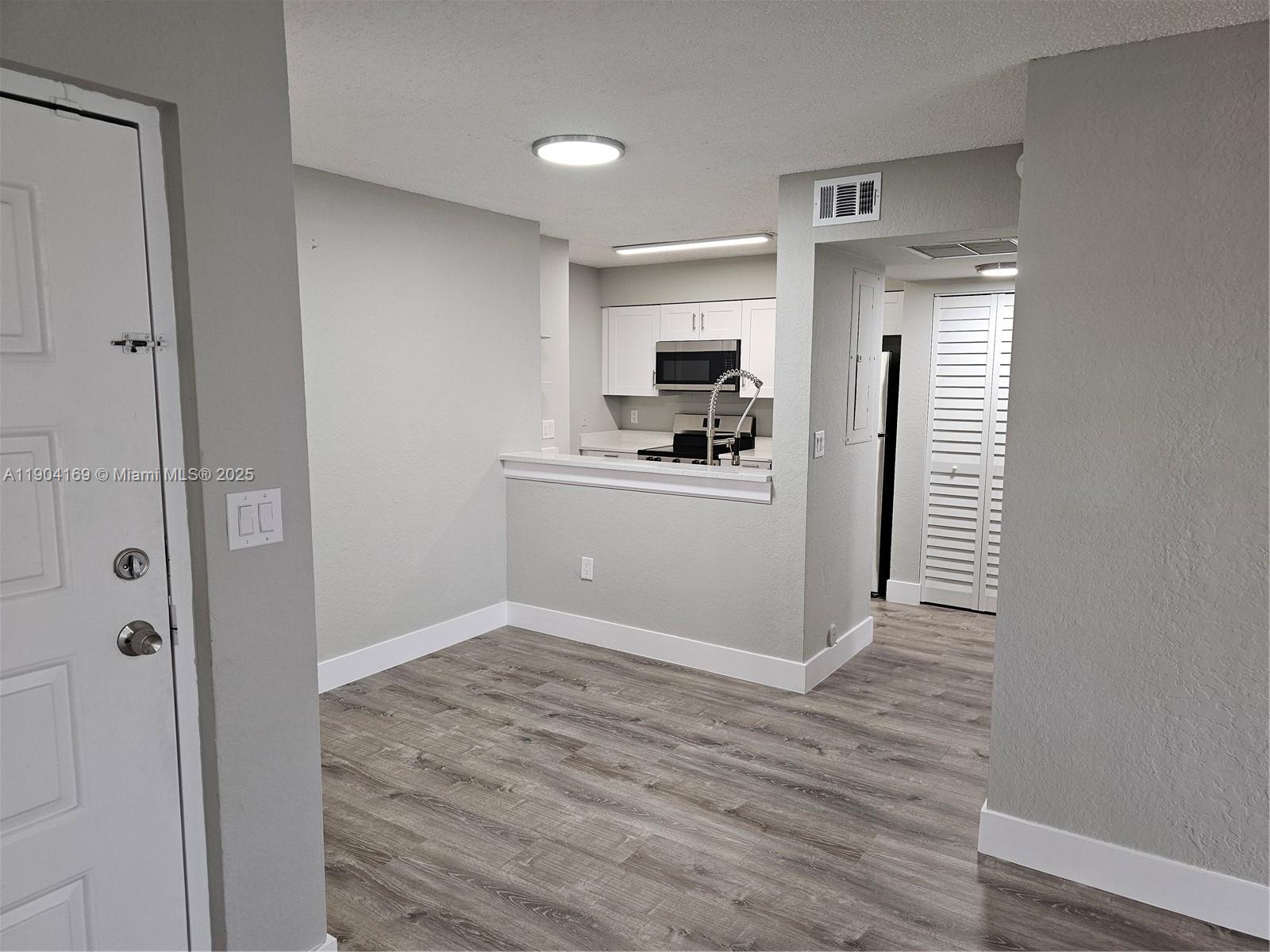 LAKEVIEW CLUB CONDO - Residential Lease