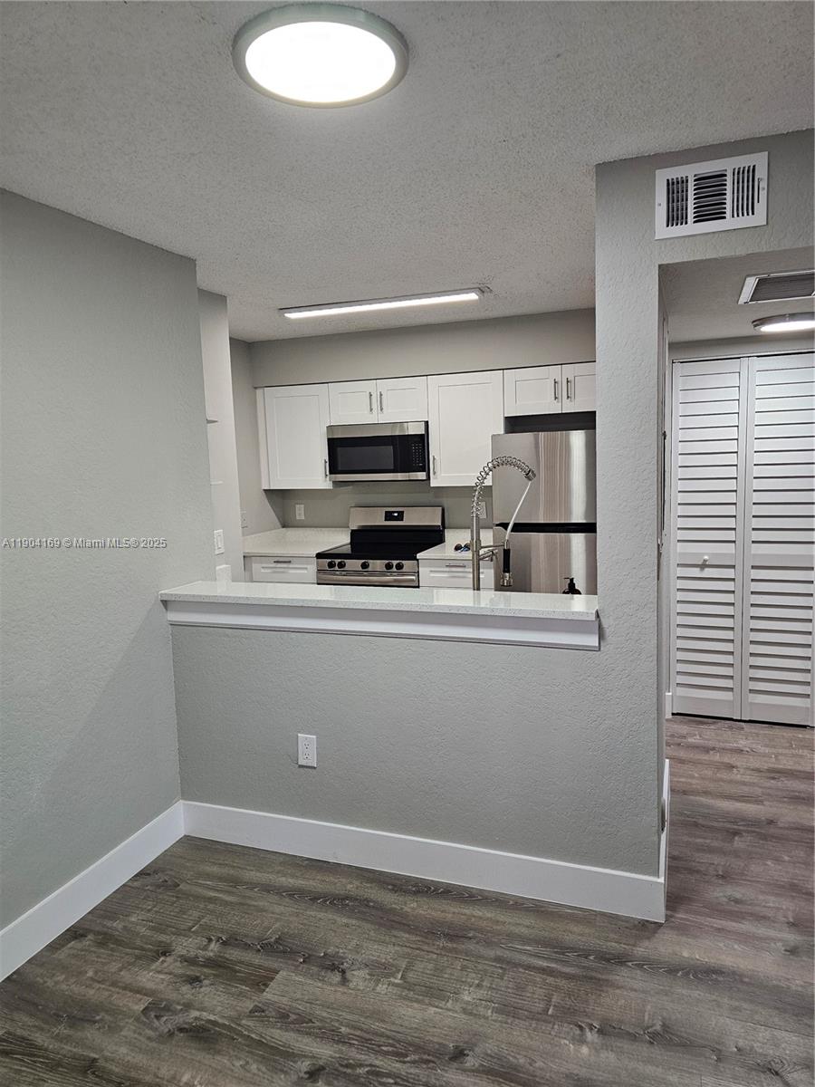 LAKEVIEW CLUB CONDO - Residential Lease