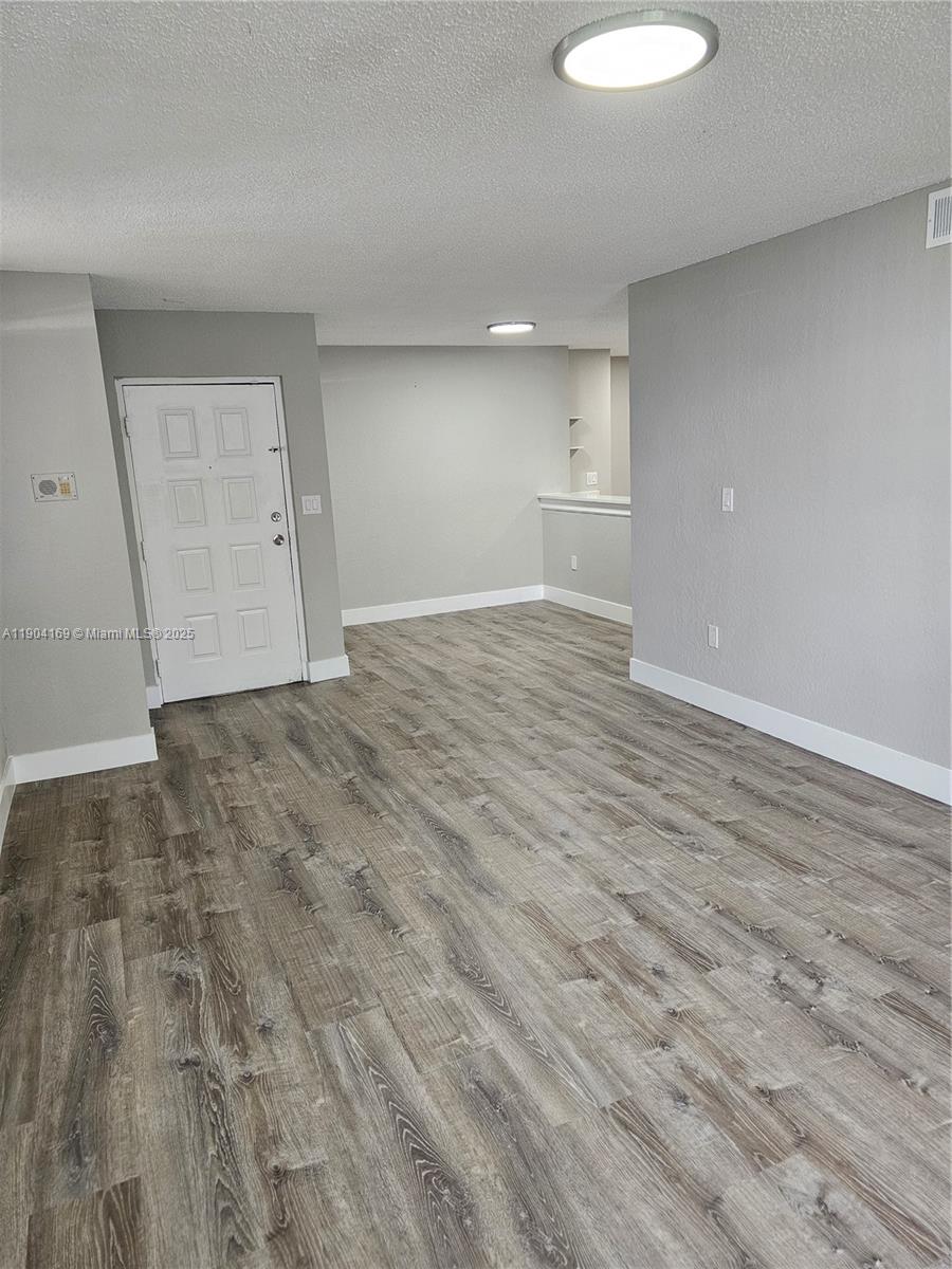 LAKEVIEW CLUB CONDO - Residential Lease