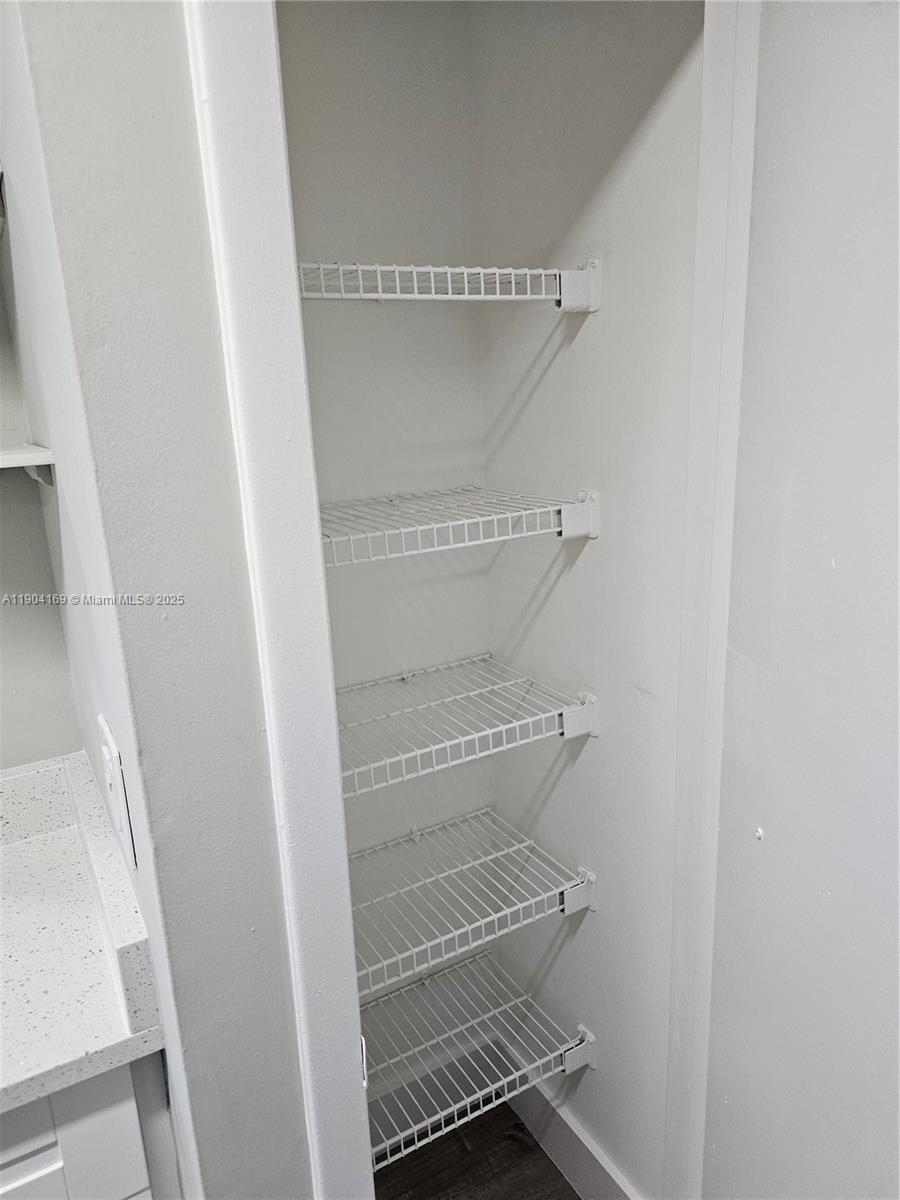 LAKEVIEW CLUB CONDO - Residential Lease