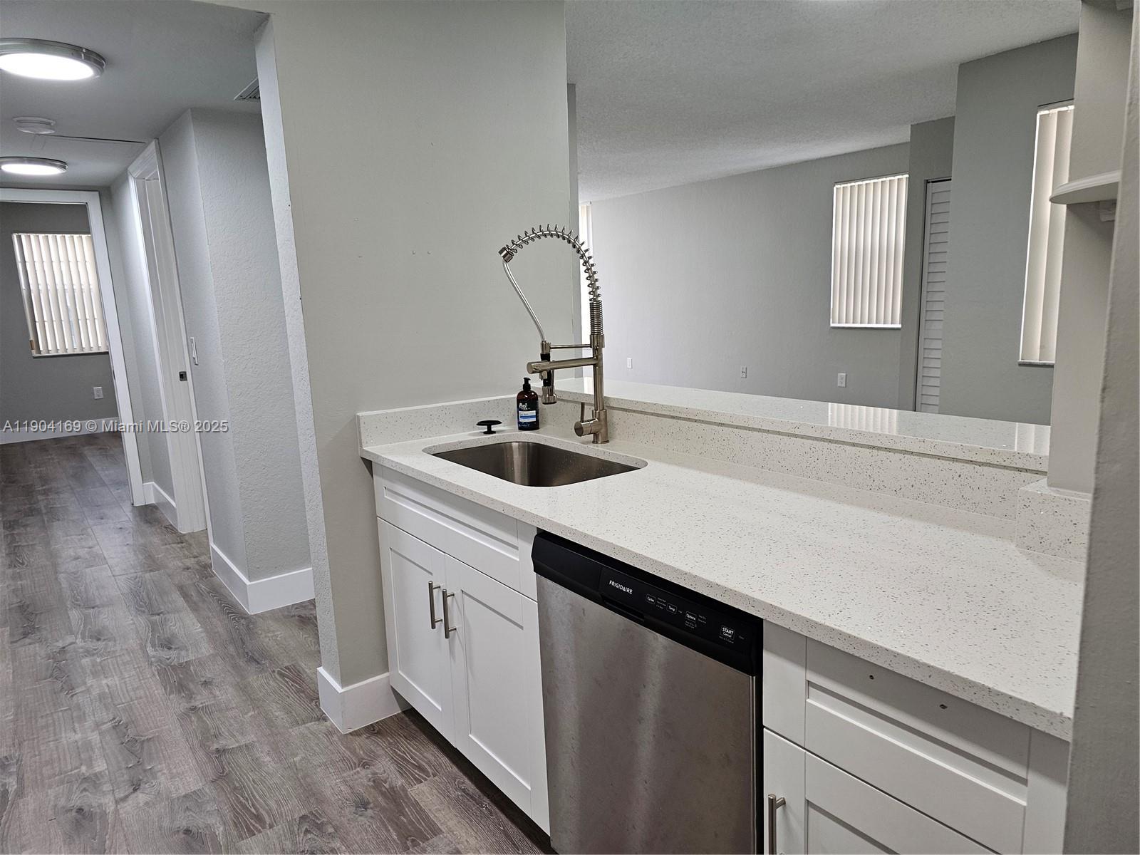 LAKEVIEW CLUB CONDO - Residential Lease