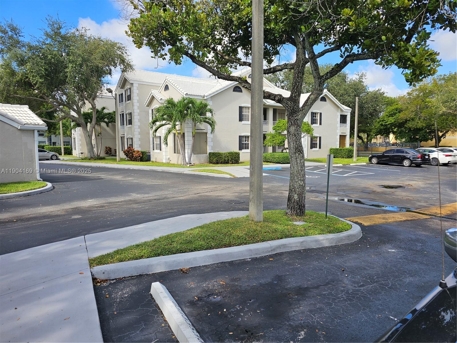 LAKEVIEW CLUB CONDO - Residential Lease