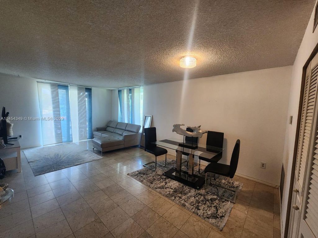 Photo of 919 Hillcrest Dr #201, Hollywood, FL 33021 (MLS # A11454349)