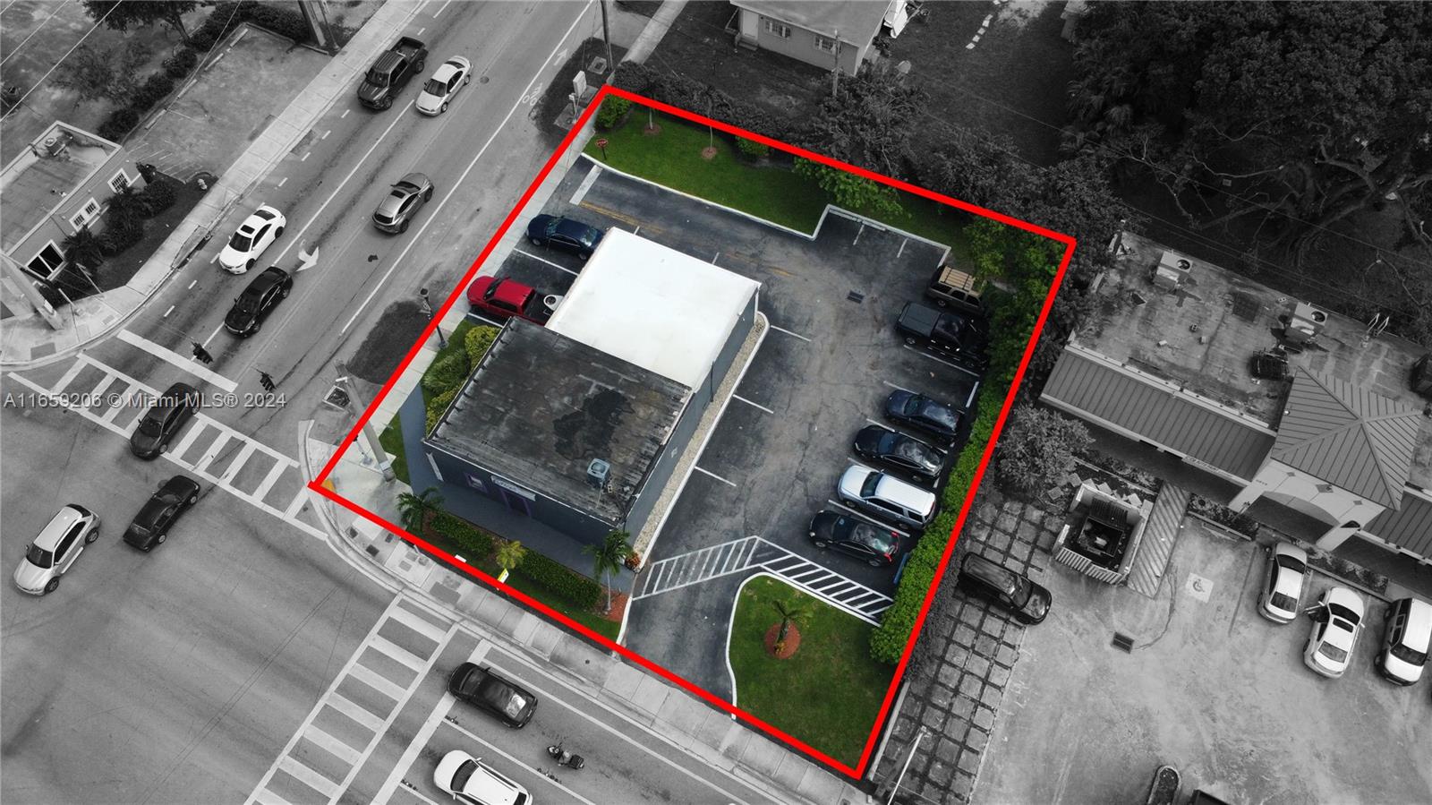 Commercial Lease Space available | Currently used as a Barber Shop | Located on busy corner with over 50,000 cars driving by daily
Large space with plenty of room for various cosmetology trades | Space for nails & hair | Potential for other retail stores | Large Storage Closet | 10+ Parking Spaces | Prime Location
Looking for triple net long term lease | tenants are responsbile for water, lights & any updates