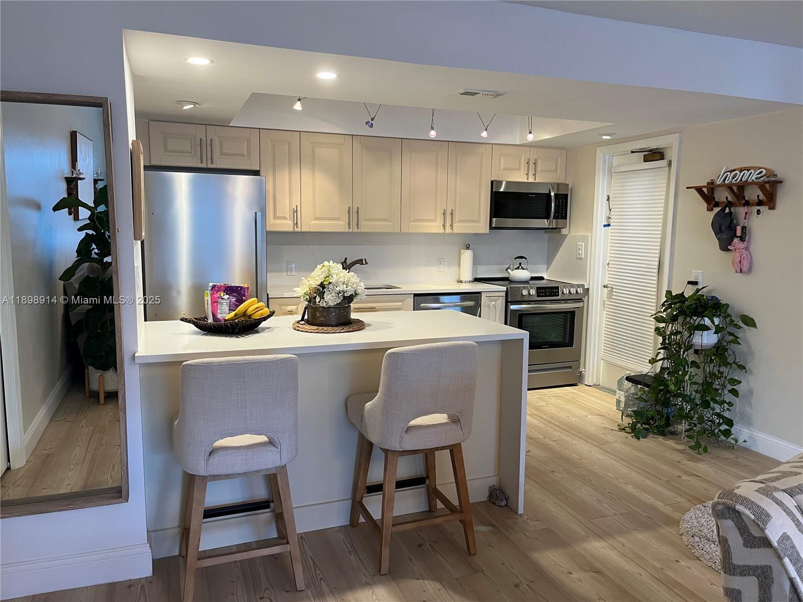 WINDSOR CONDO - Residential