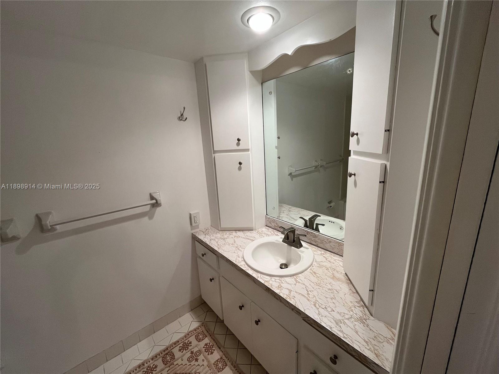 WINDSOR CONDO - Residential