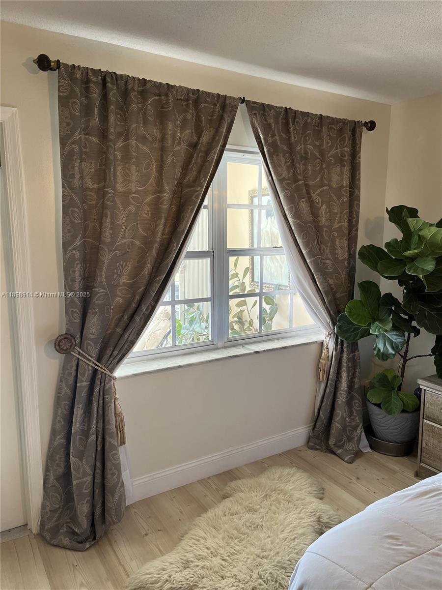 WINDSOR CONDO - Residential