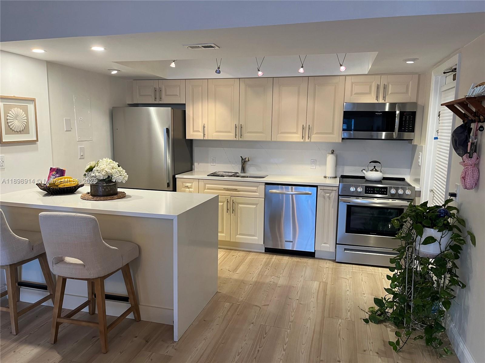 WINDSOR CONDO - Residential