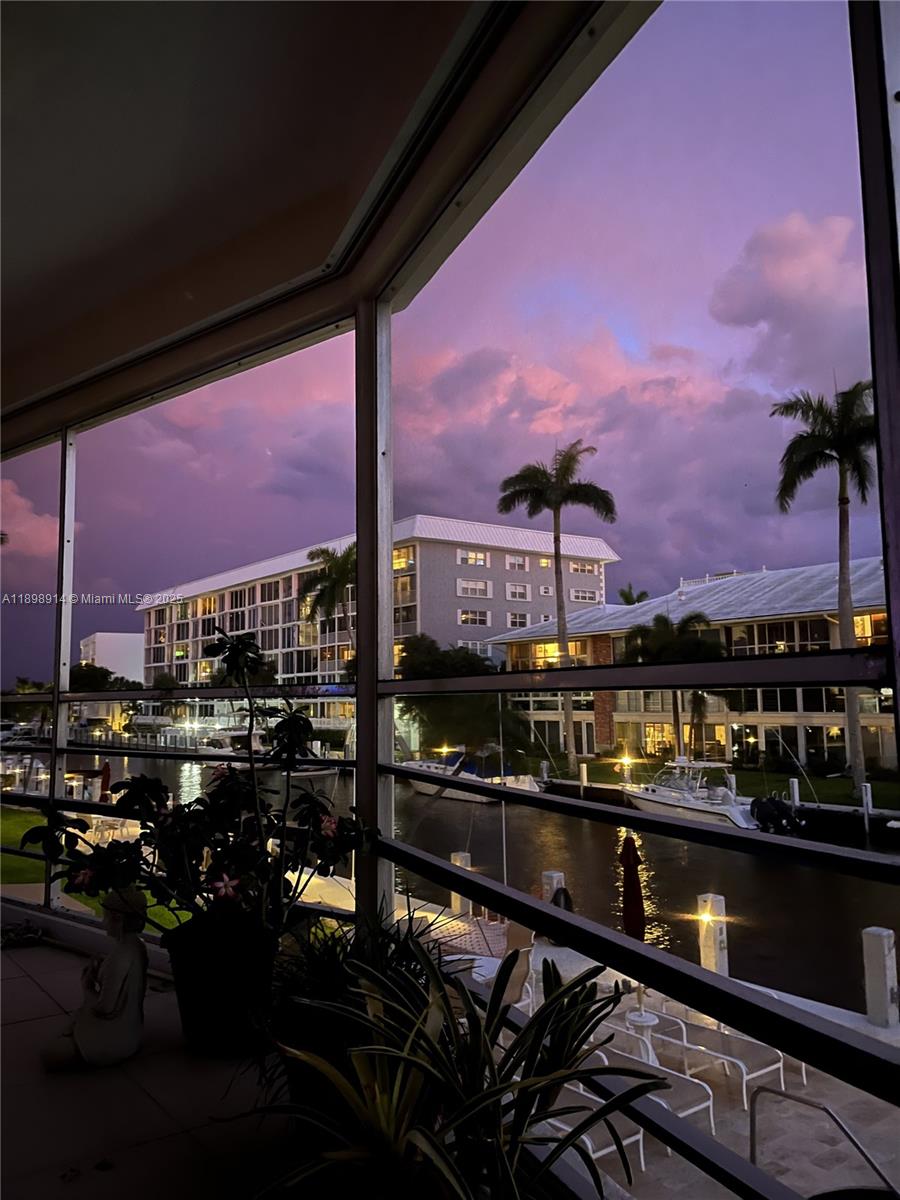 3050 NE 48th St 205