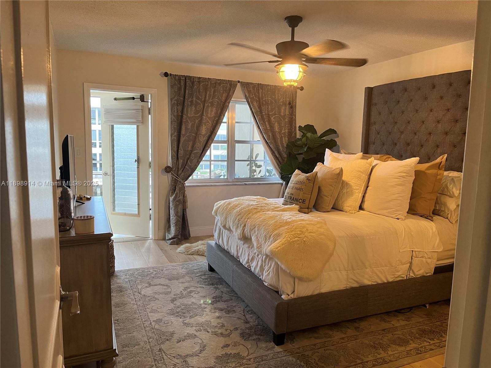 WINDSOR CONDO - Residential