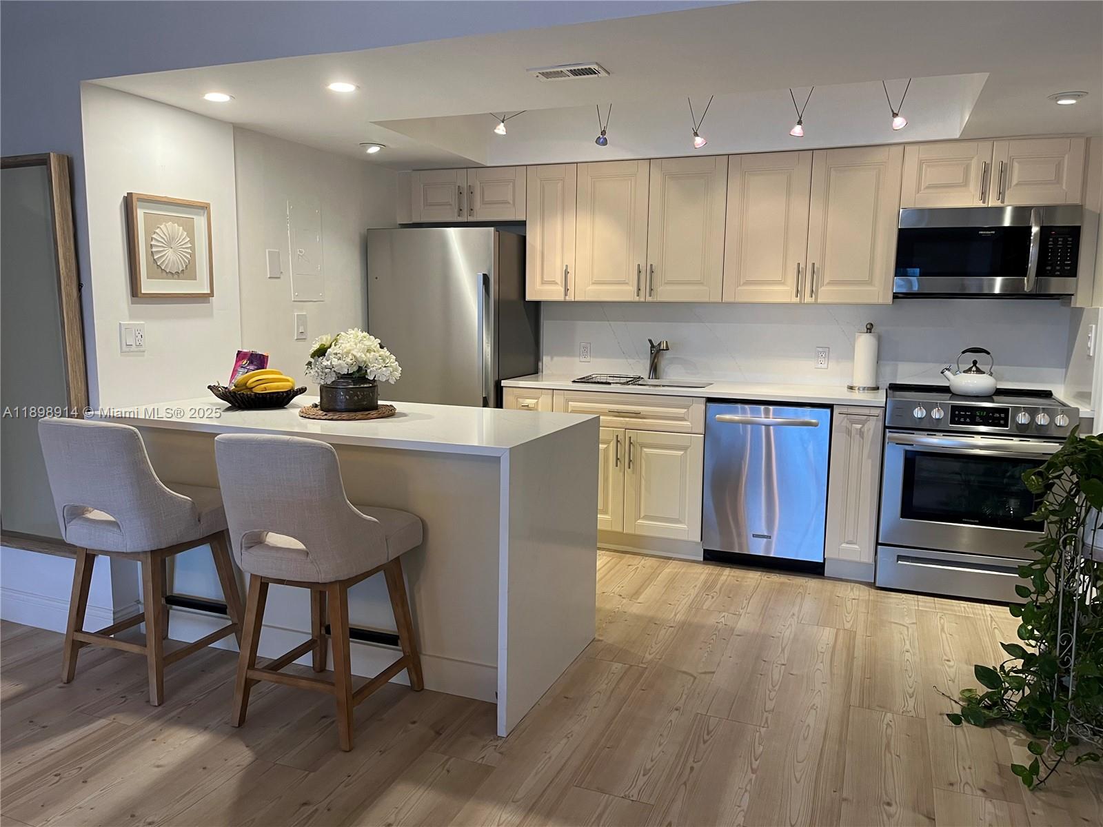 WINDSOR CONDO - Residential