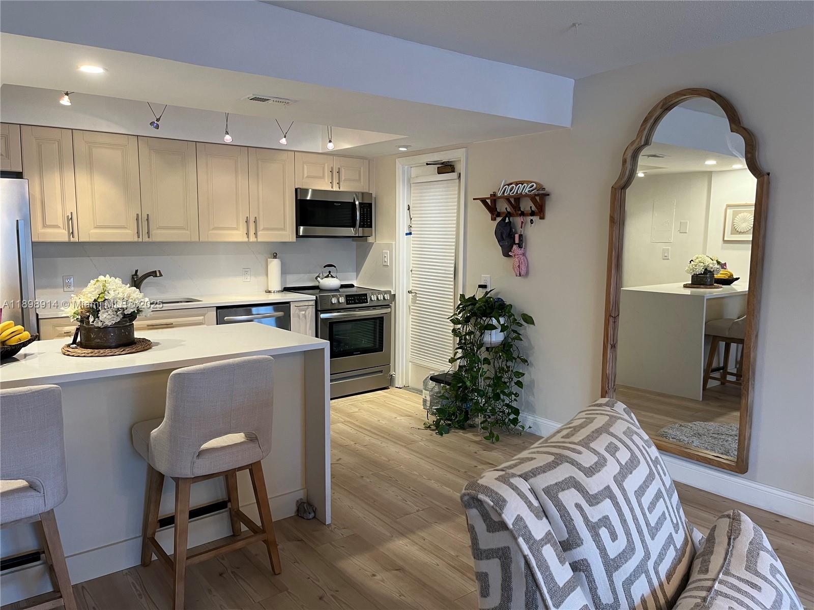 WINDSOR CONDO - Residential