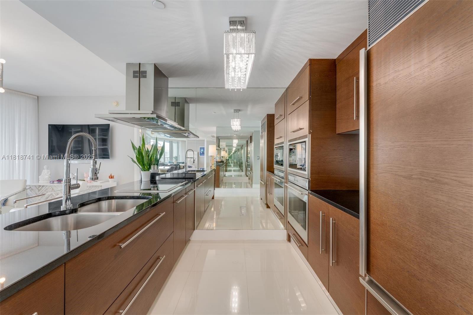 ICON BRICKELL NO TWO - Residential