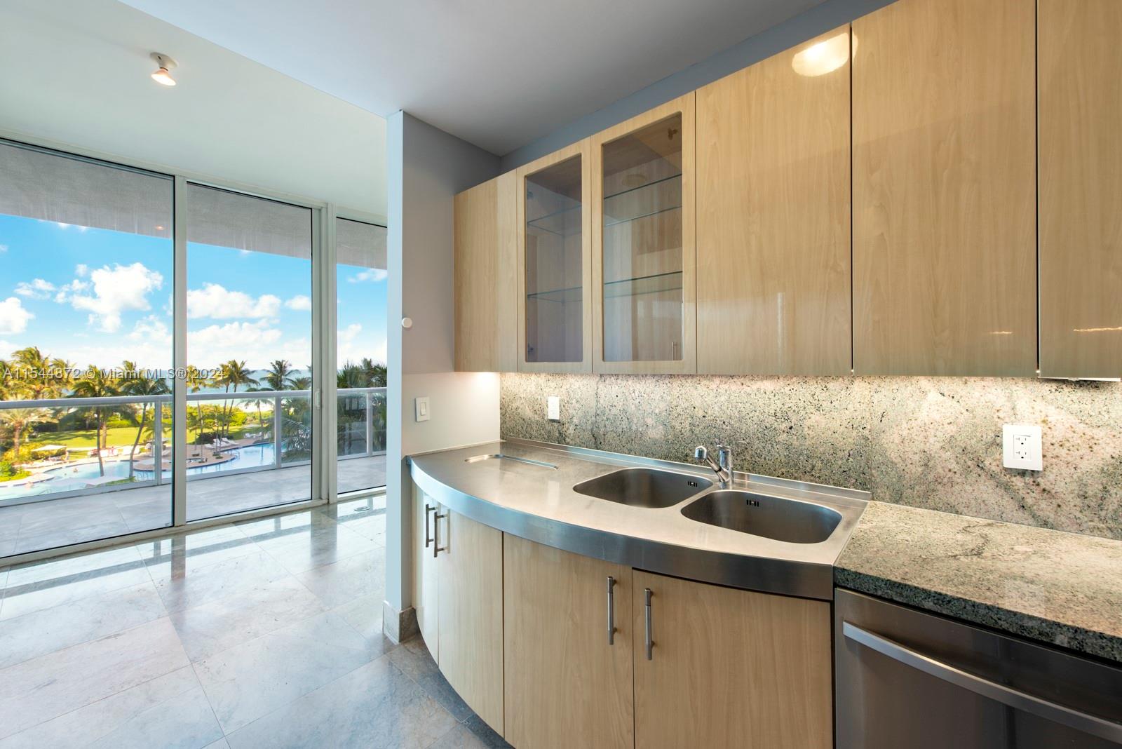 CONTINUUM ON SOUTH BEACH - Residential