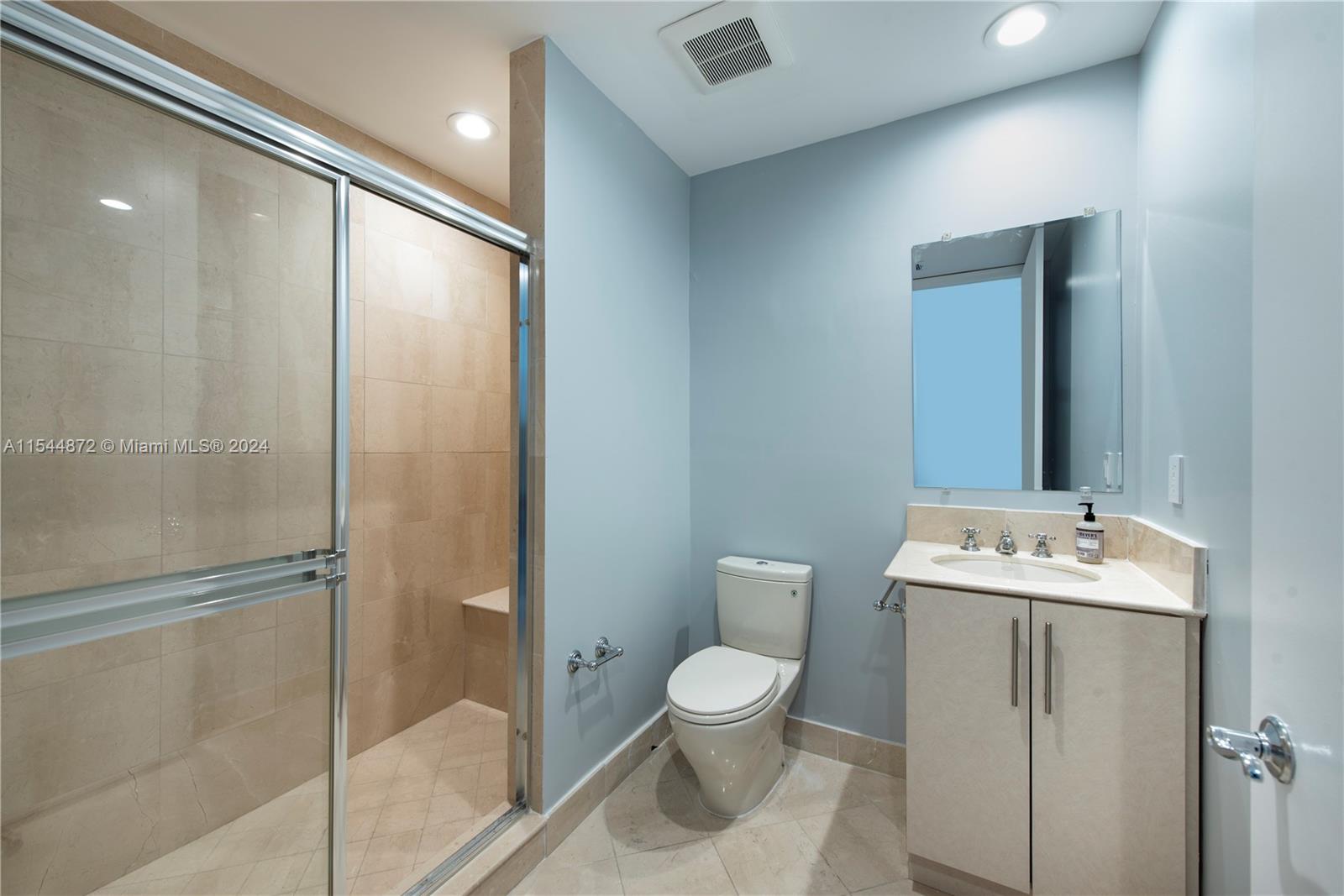 CONTINUUM ON SOUTH BEACH - Residential