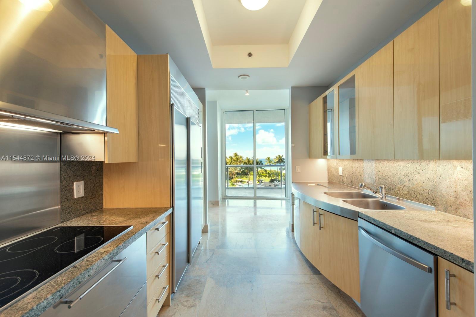 CONTINUUM ON SOUTH BEACH - Residential