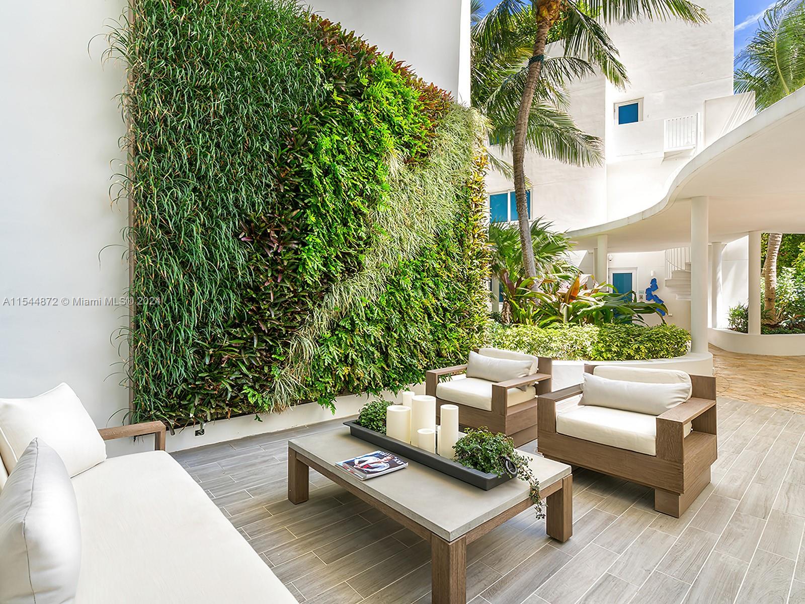 CONTINUUM ON SOUTH BEACH - Residential