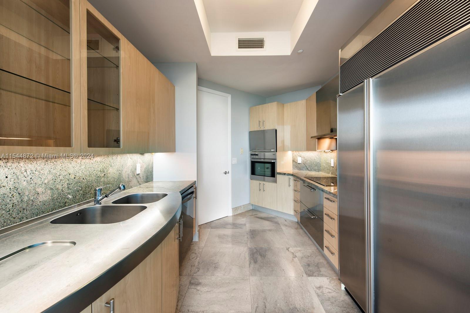 CONTINUUM ON SOUTH BEACH - Residential