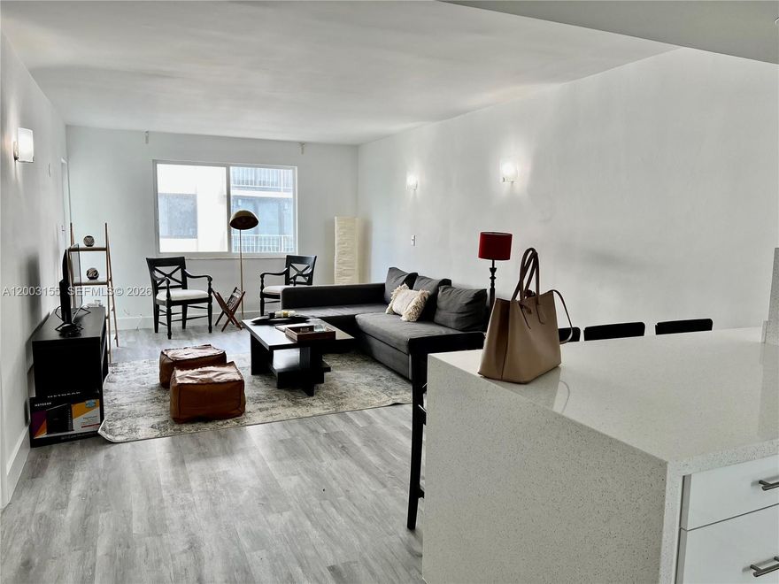 Fully remodeled and furnished one bedroom and one and half bathrooms unit located in the heart of Key Biscayne. Enjoy the Paradise island, living one block to the beach in this bright and comfy apartment; close to supermarkets, restaurants and malls. One parking space. Anual or 3 months minimum rent. Easy to show. Available from May 1, 2026