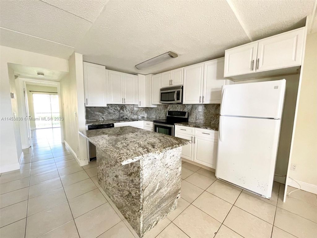 Photo of 105 Meadows Cir #105, Boynton Beach, FL 33436 (MLS # A11453830)