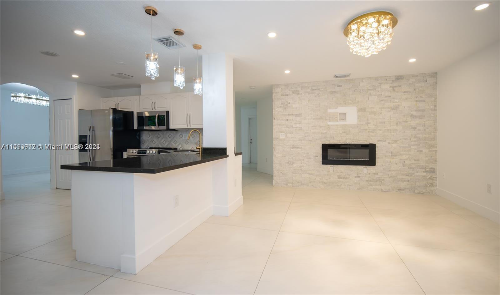 DORAL MEADOWS 1ST ADDN - Residential