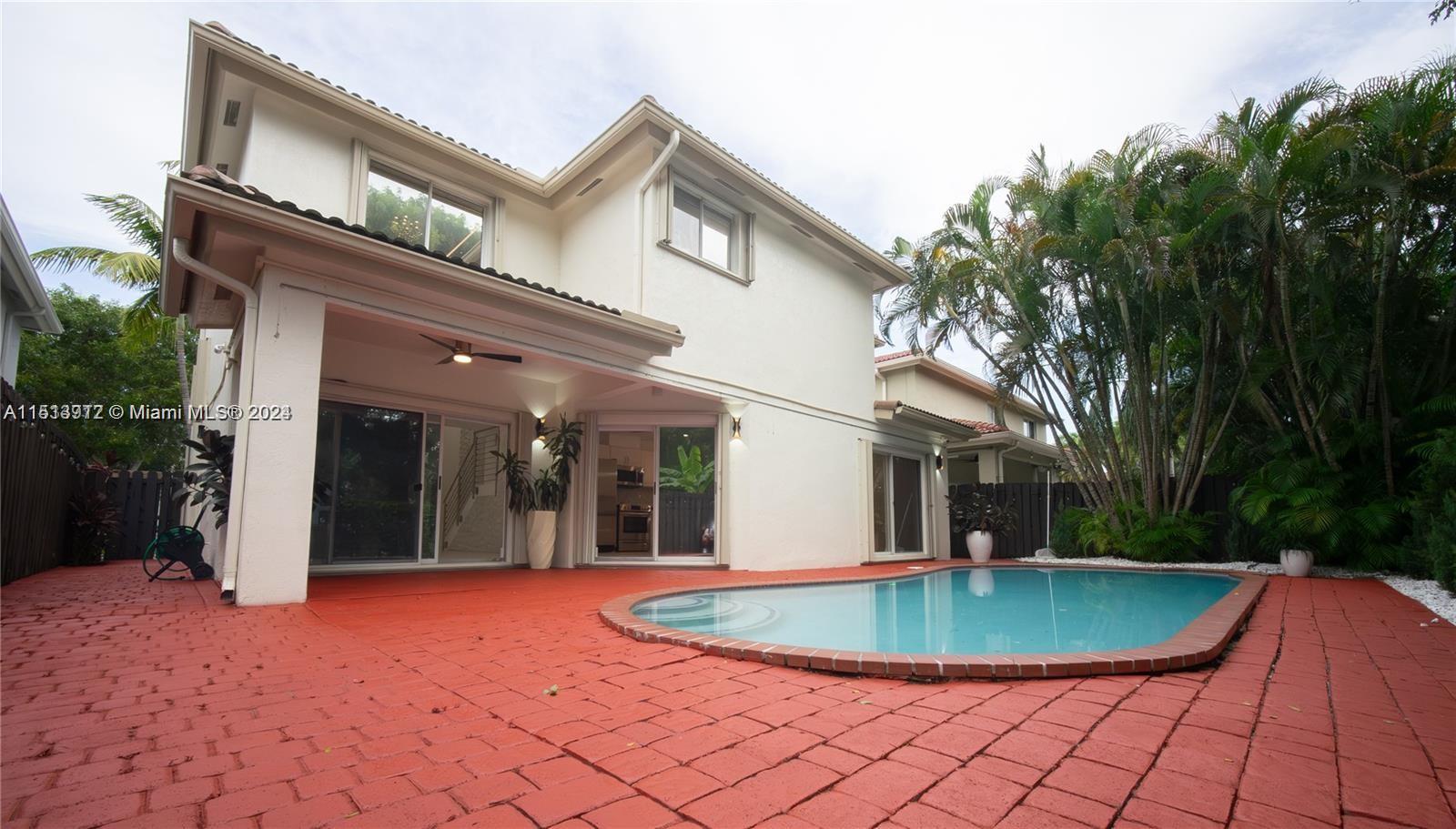 DORAL MEADOWS 1ST ADDN - Residential