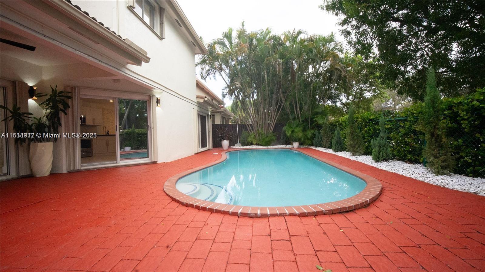 DORAL MEADOWS 1ST ADDN - Residential