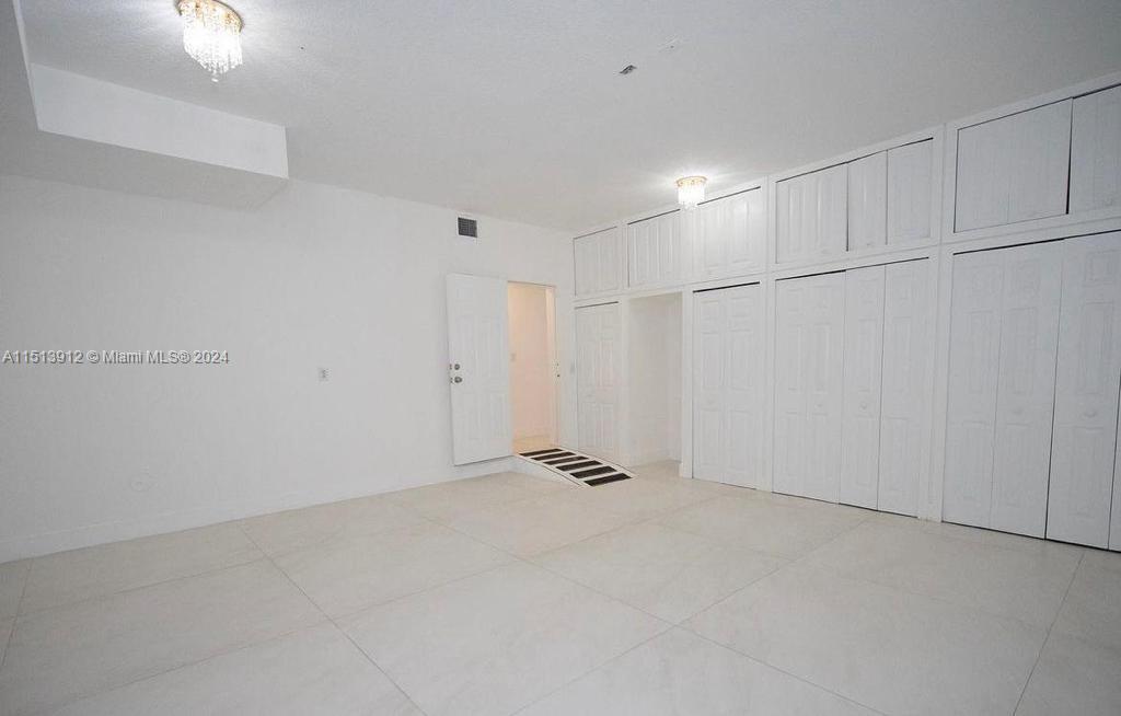 DORAL MEADOWS 1ST ADDN - Residential