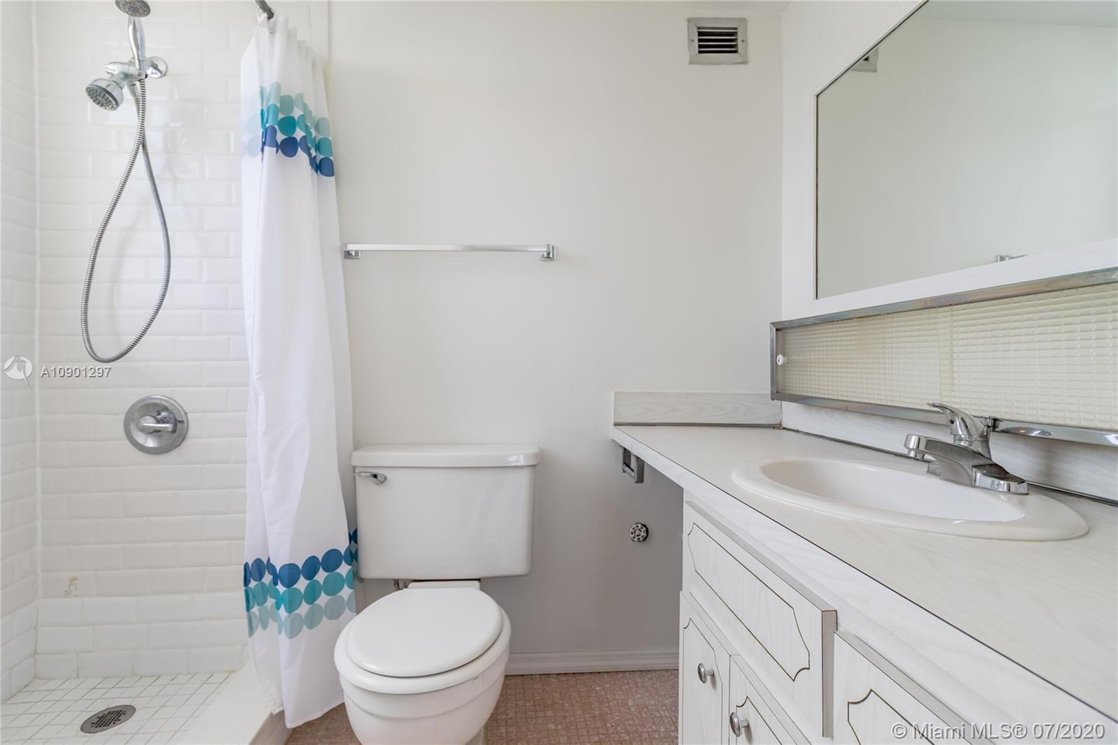 ADMIRAL TOWERS CONDO - Residential Lease