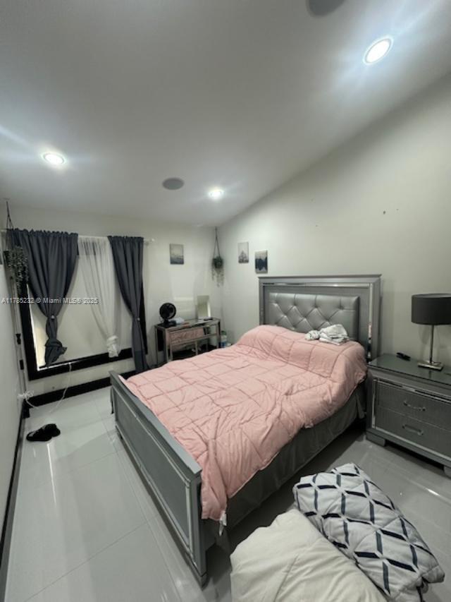 LAKES ON THE GREEN - SEC - Residential